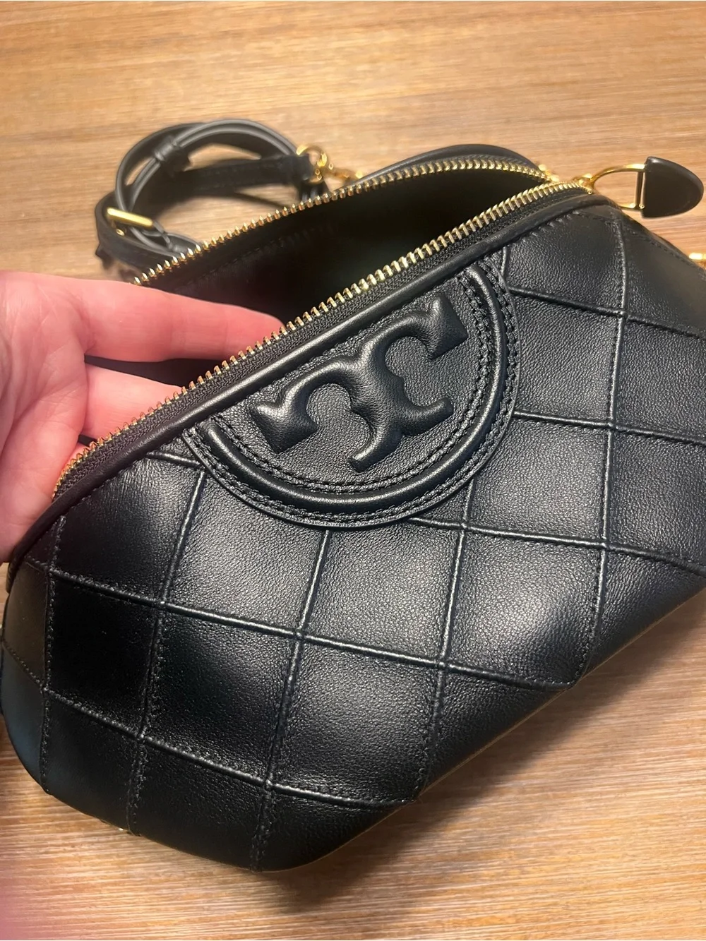 Tory Burch Fleming Black Quilted Logo Leather Crossbody - Picture 1 of 7